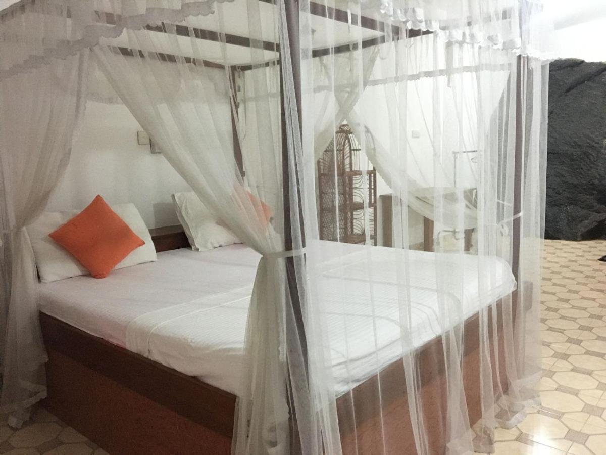 Hotel Rock House Unawatuna Exterior foto