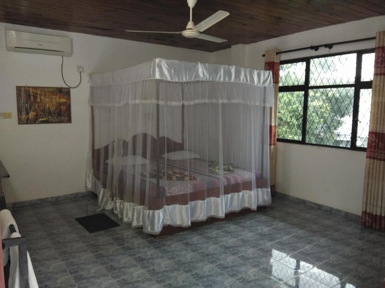 Hotel Rock House Unawatuna Exterior foto